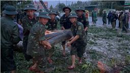 Bộ đội Sư đoàn 3 giúp nhân dân tỉnh Lạng Sơn chống bão số 3